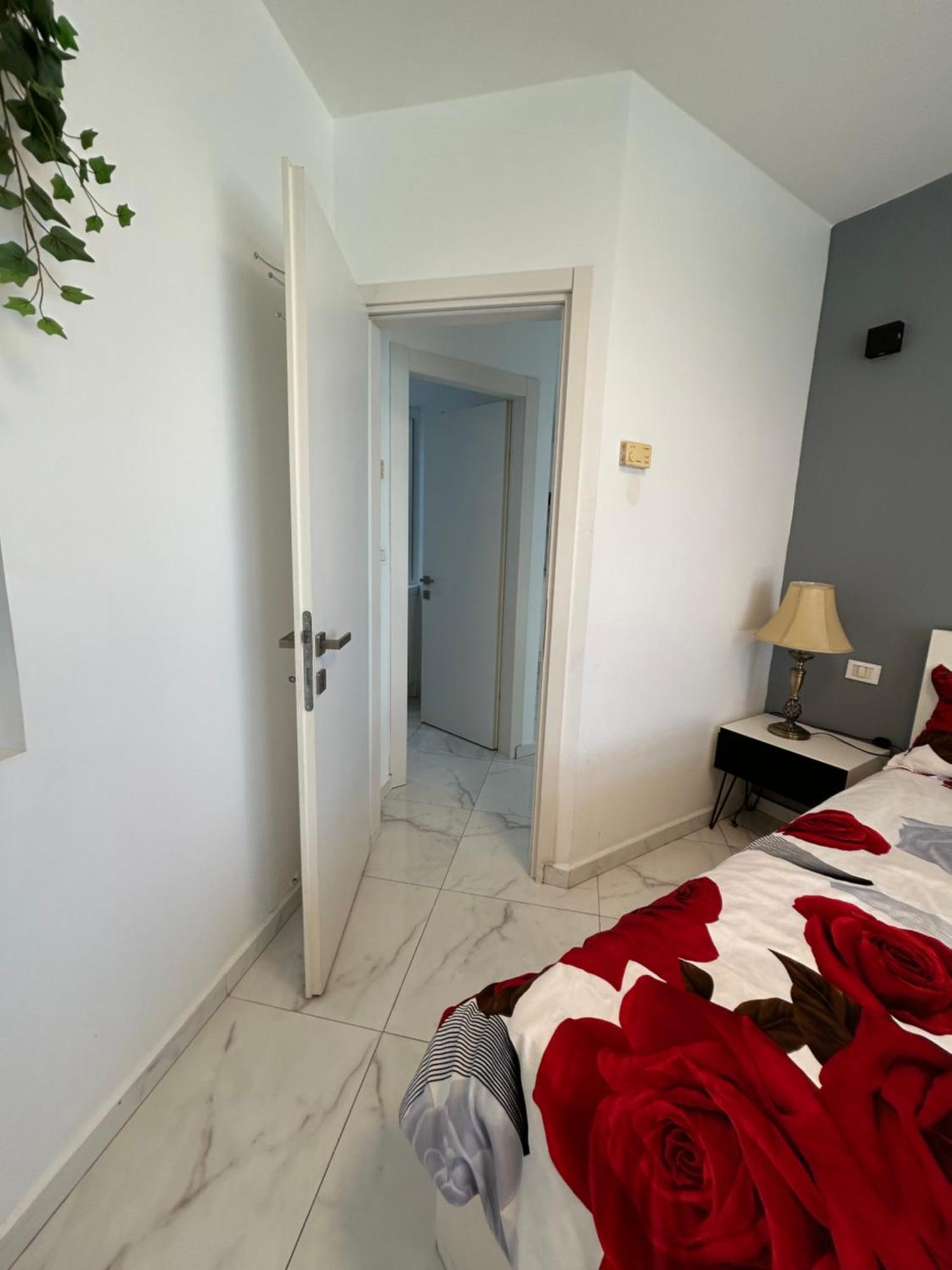 סוויטת אהבה מתוקה על הים-Sweet Love Suite On The Sea Bat Yam Exterior foto